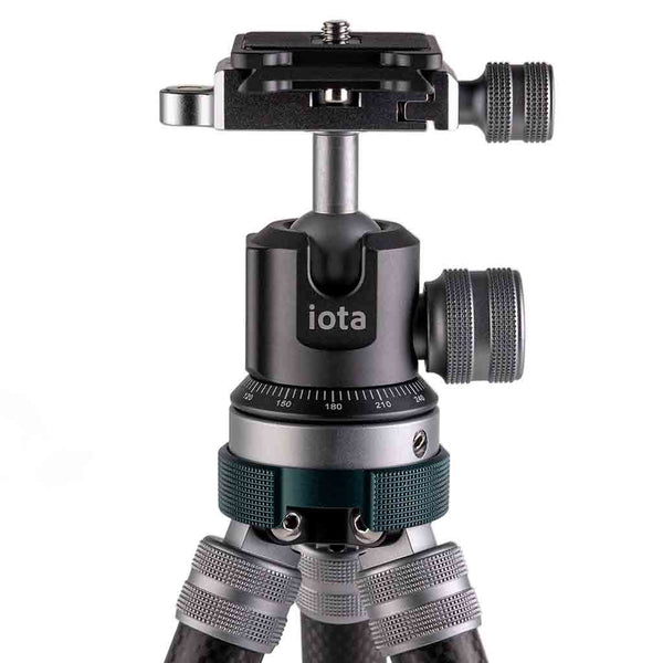 Ball Head of the Promaster 94543 iota 422 Ultralightweight Tripod Kit Carbon Fiber