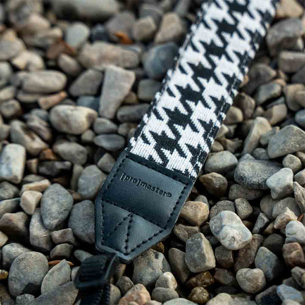Design of the Promaster Tapestry Strap QR Houndstooth 89111