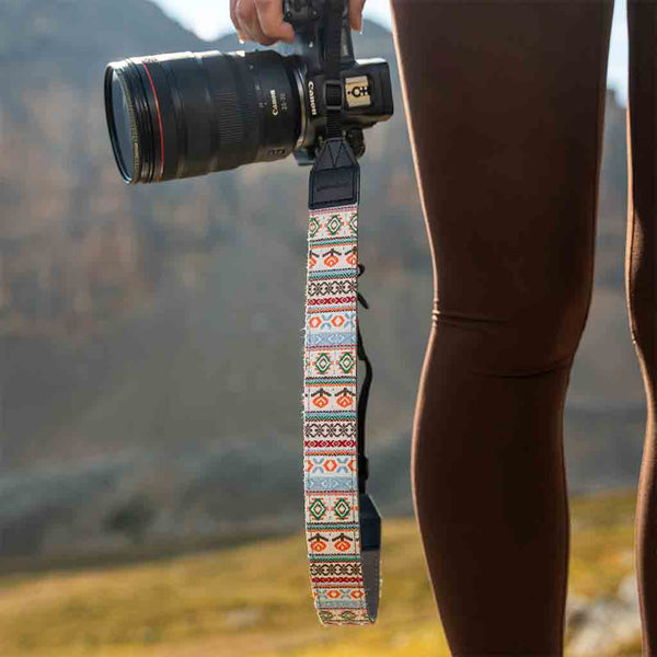 Design of the Promaster Tapestry Strap QR Spring Glen 89125