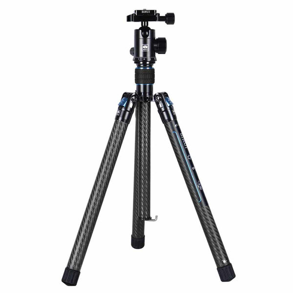 Standing Unextended Position of the Sirui AT125+E10 Carbon Fiber Travl Tripod KIt