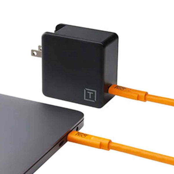 Laptop Charging Demonstration of the Tether Tools USB-C 61W PD Wall Charger