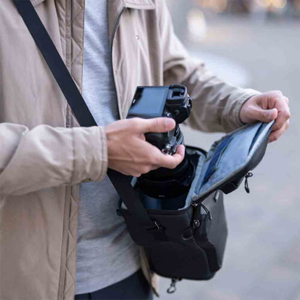 Carry Demonstration of the Think Tank Digital Holster 10 V3.0 Bag