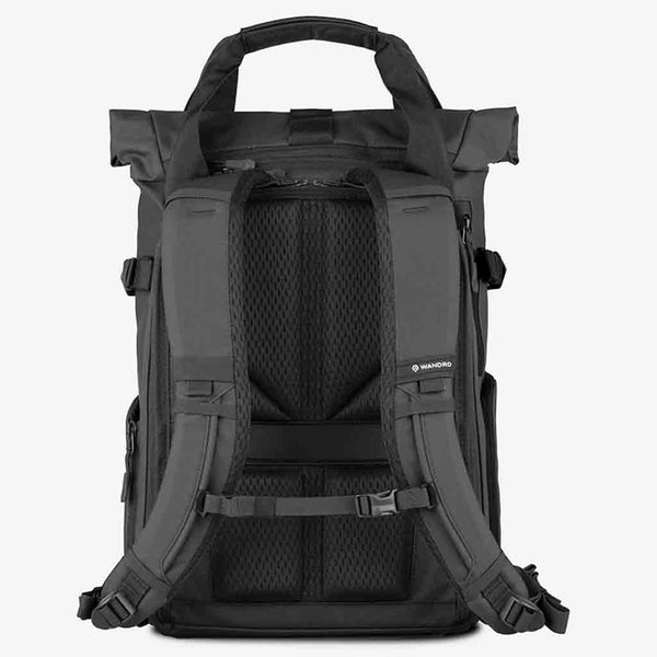 Shoulder Straps of the Wandrd Prvke 31 3.0 Backpack Black