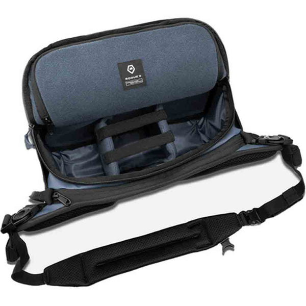 Interior of the Wandrd Rogue Sling 9L V2 Aegean Blue