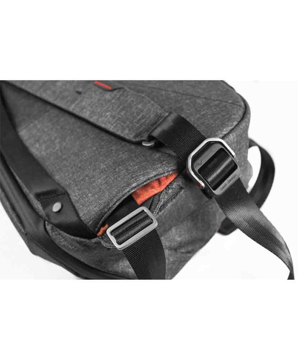 PEAK DESIGN SLING 10L BAG CHARCOAL