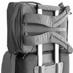 Luggage Handle Transport Example of Peak Design Everyday Backpack 30L Black 