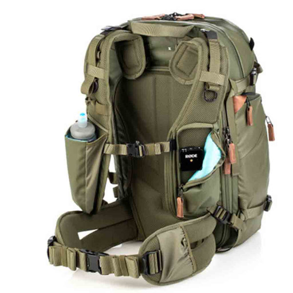 Padded Shoulder Straps with Pockets of the Shimoda Explore V2 30 Starter Kit Green