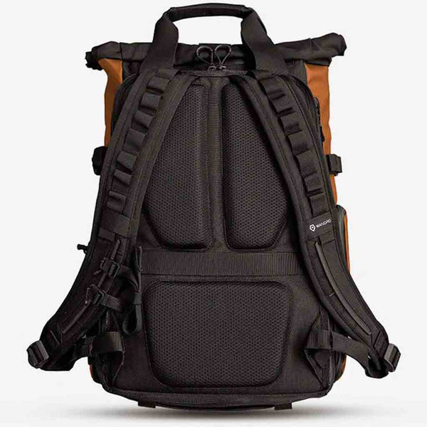 Shoulder Straps of he WANDRD PRVKE 31 3.0 Sedona Orange