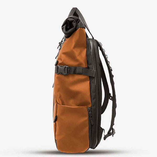 Tripod/Water Bottle Pocket of the WANDRD PRVKE 31 3.0 Sedona Orange